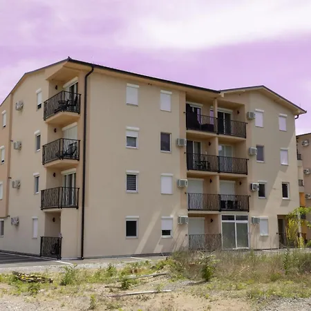 Ombra アパート *